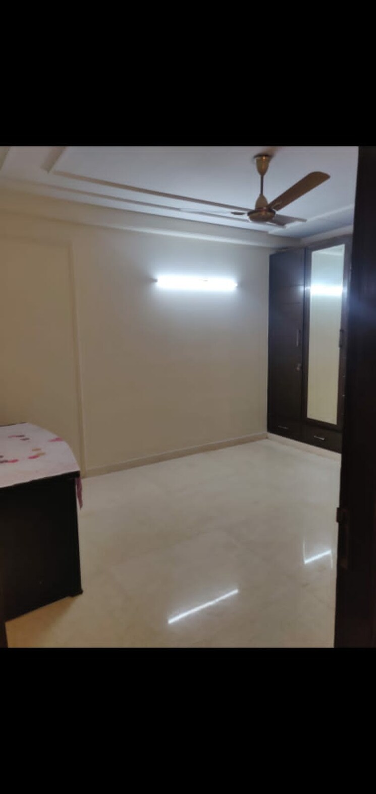 Room, greater kailash 3 Bedroom 250 Sq.Yd. Builder Floor In Greater Kailash Delhi 8665386