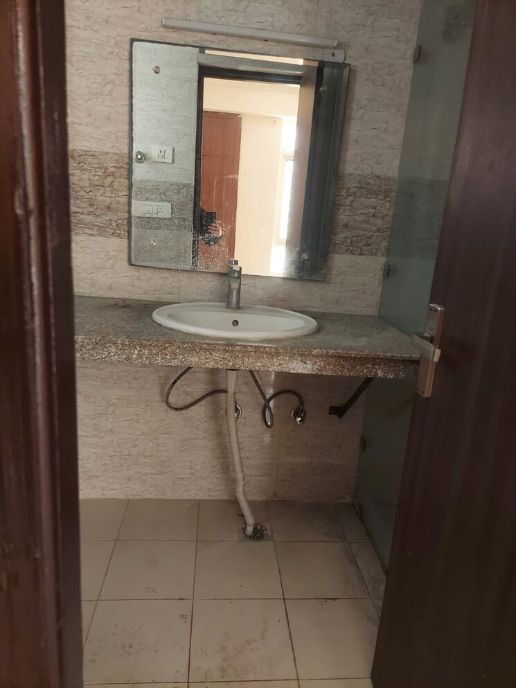 Bathroom, supertech-ecovillage-i 3 Bedroom 1906 Sq.Ft. Apartment In Sector 1 Greater Noida Greater Noida 8665248