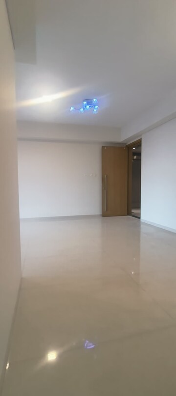 Room in 2 BHK Apartment at Vile Parle West – for Rent