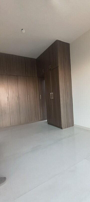 Room in 2 BHK Apartment at Vile Parle West – for Rent