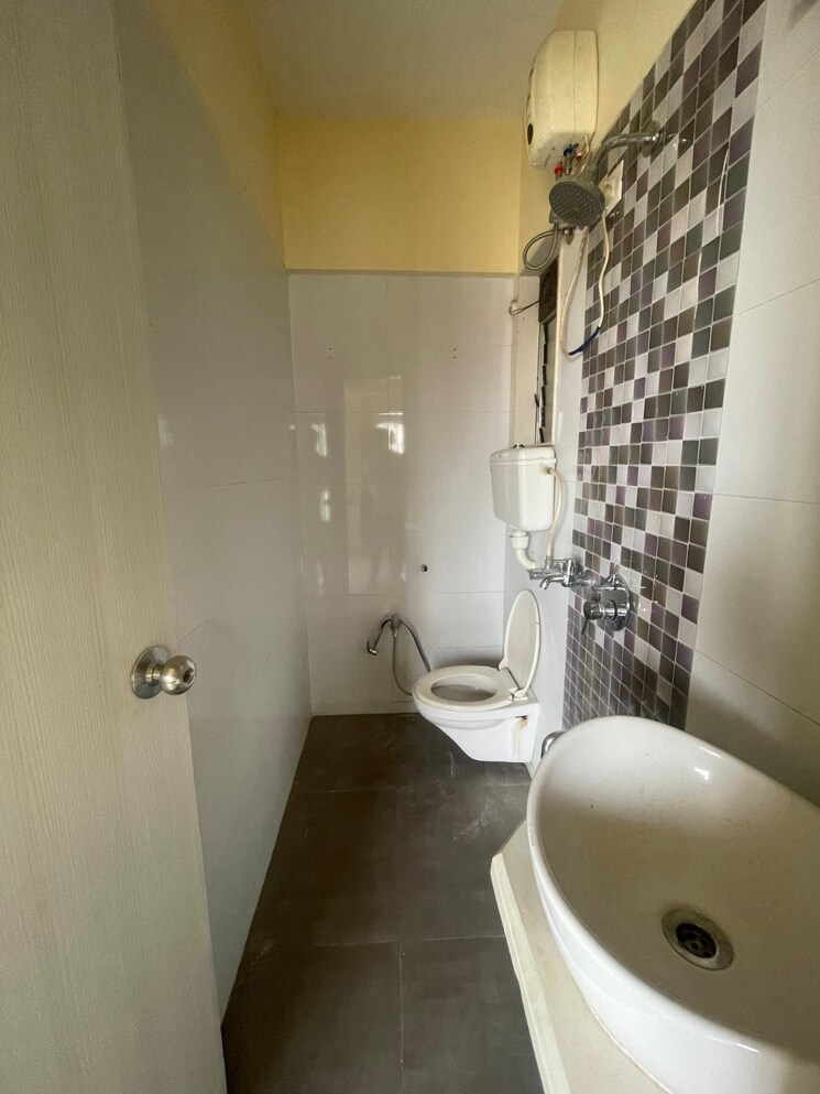 Bathroom, unique-signature-mumbai 1 Bedroom 398 Sq.Ft. Apartment In Mira Road Thane 8665335
