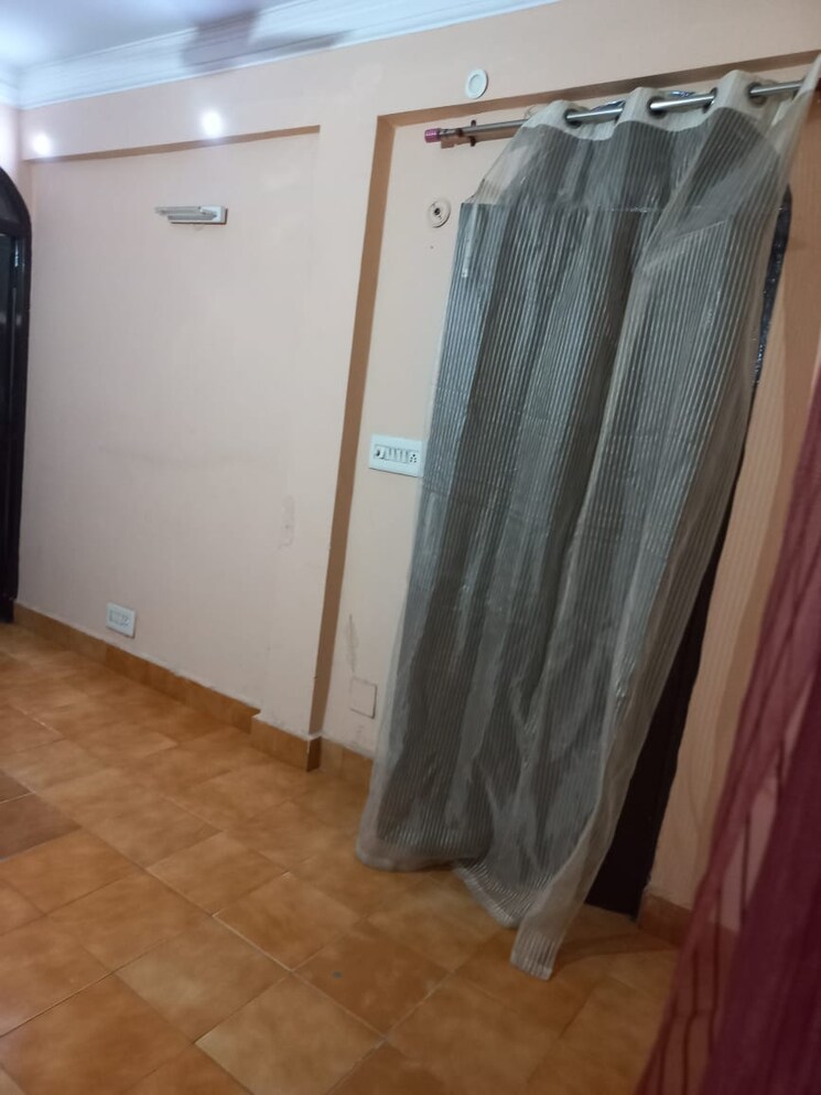 undefined, sector 37 6+ Bedroom 300 Sq.Yd. Independent House In Sector 37 Faridabad 8608386