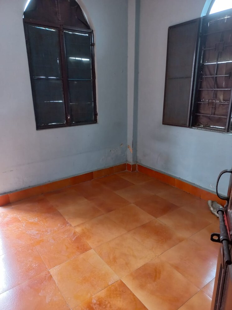 Room, sector 37 6+ Bedroom 300 Sq.Yd. Independent House In Sector 37 Faridabad 8608386