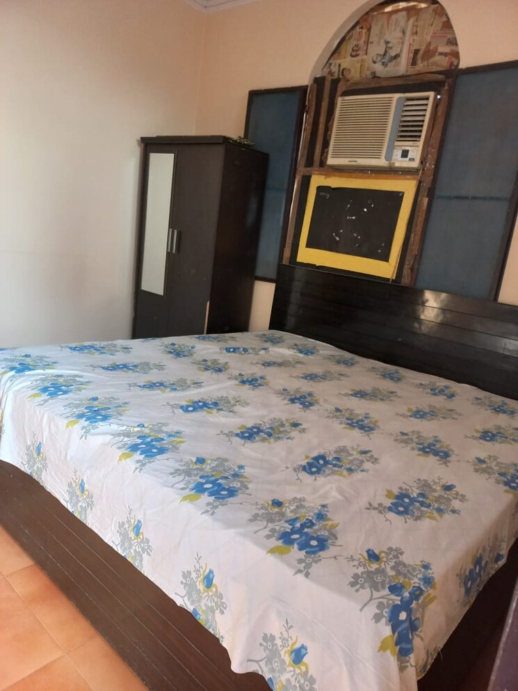 Bedroom, sector 37 6+ Bedroom 300 Sq.Yd. Independent House In Sector 37 Faridabad 8608386