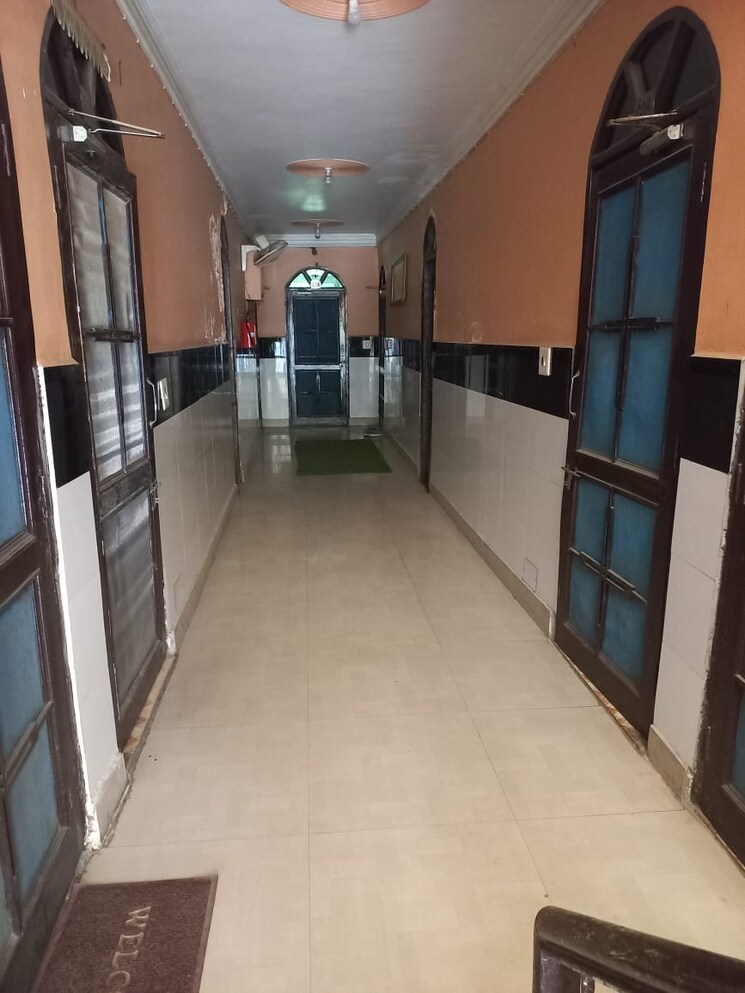 undefined, sector 37 6+ Bedroom 300 Sq.Yd. Independent House In Sector 37 Faridabad 8608386