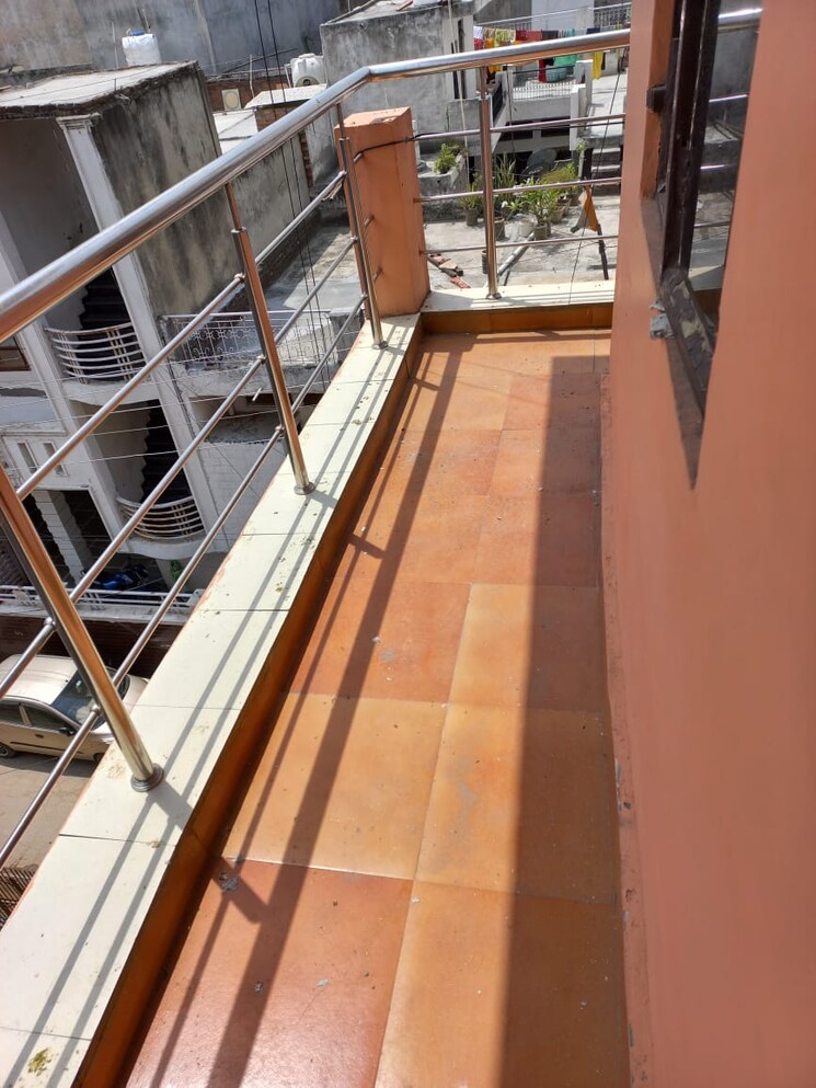 Balcony, sector 37 6+ Bedroom 300 Sq.Yd. Independent House In Sector 37 Faridabad 8608386