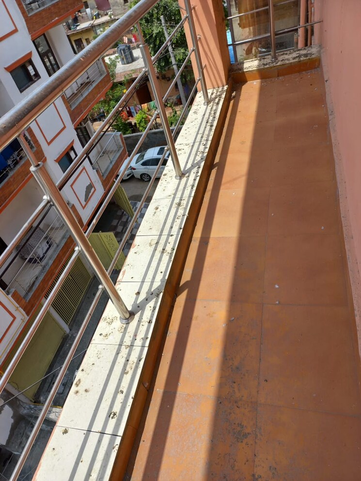 Balcony, sector 37 6+ Bedroom 300 Sq.Yd. Independent House In Sector 37 Faridabad 8608386