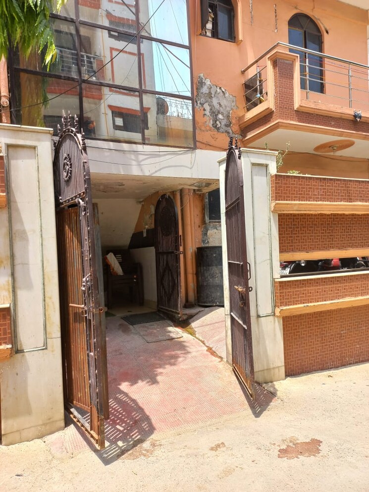 Exterior View, sector 37 6+ Bedroom 300 Sq.Yd. Independent House In Sector 37 Faridabad 8608386