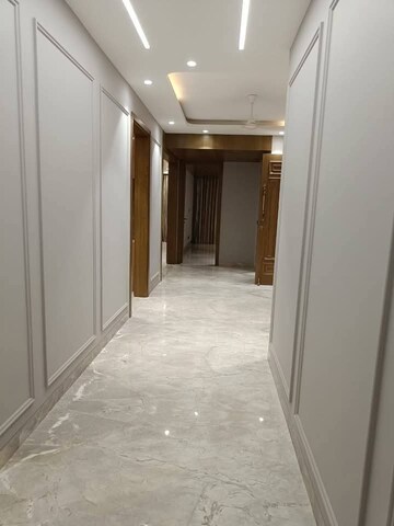 Building Lobby in 1 RK Builder Floor at DLF Cyber Park, Sector 20 – for Rent