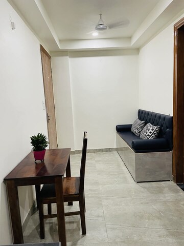 Living Room in 1 BHK Builder Floor at DLF Cyber Park, Sector 20 – for Rent
