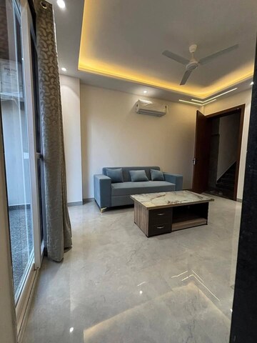 Living Room in 1.5 BHK Builder Floor at DLF Cyber Park, Sector 20 – for Rent