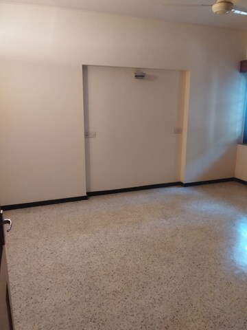 Room in 3 BHK Apartment at Lavelle Road – for Sale