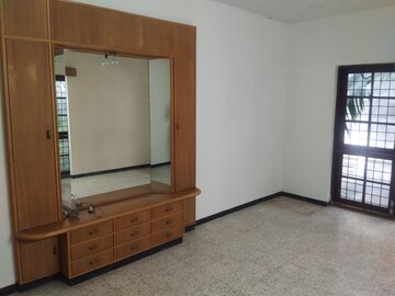 Room in 3 BHK Apartment at Lavelle Road – for Sale