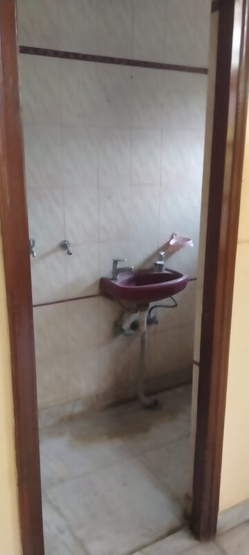 Bathroom in 2 BHK Builder Floor at South City 1 – for Rent