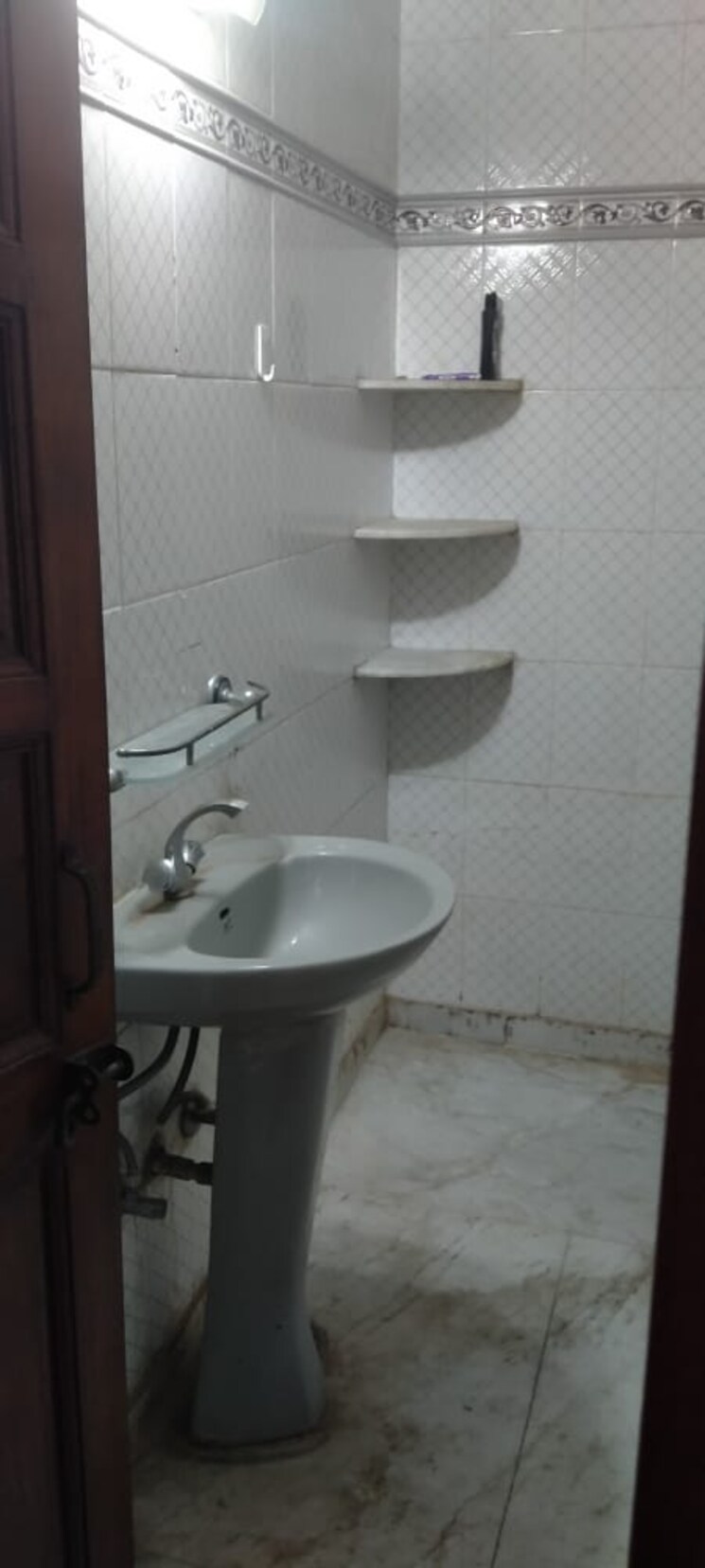 Bathroom, south city 1 2 Bedroom 160 Sq.Yd. Builder Floor In South City 1 Gurgaon 8665546