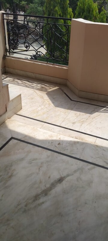 Bedroom in 2 BHK Builder Floor at South City 1 – for Rent