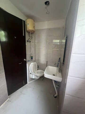 Bathroom in 3 BHK Apartment at SS Southend Floors, South City 2 – for Rent