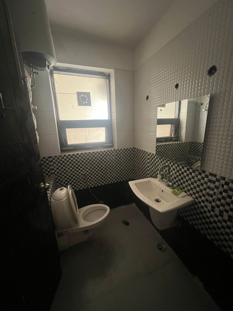 Bathroom, ss-southend-floors 3 Bedroom 1500 Sq.Ft. Apartment In South City 2 Gurgaon 8665530
