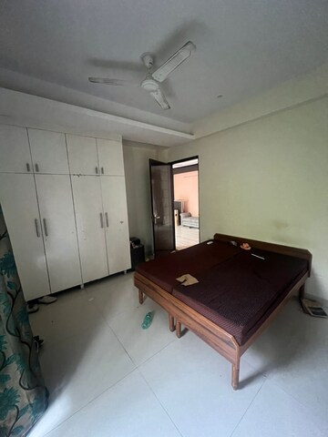 Room in 3 BHK Apartment at SS Southend Floors, South City 2 – for Rent
