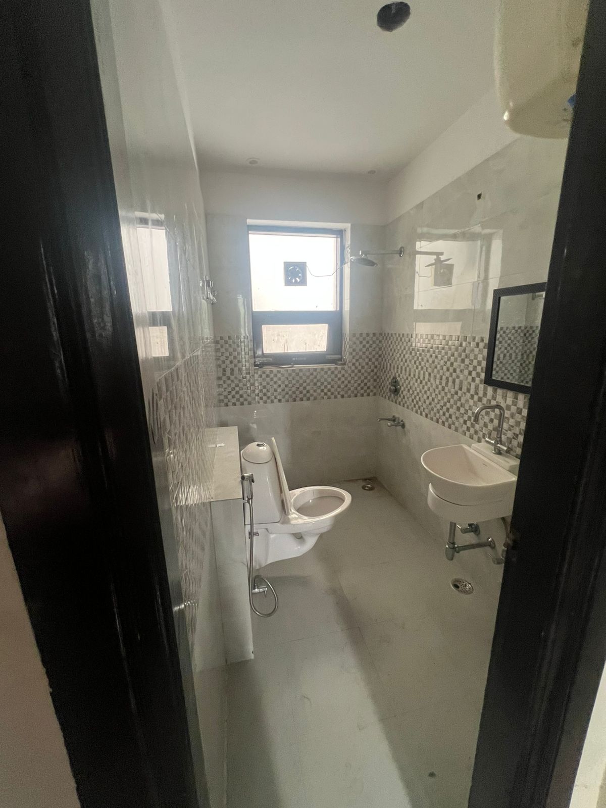 Bathroom in 3 BHK Apartment at SS Southend Floors, South City 2 – for Rent