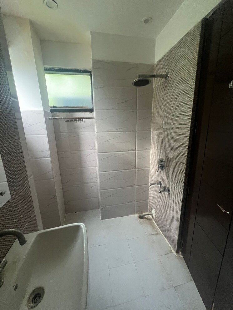 Bathroom, ss-southend-floors 3 Bedroom 1500 Sq.Ft. Apartment In South City 2 Gurgaon 8665530