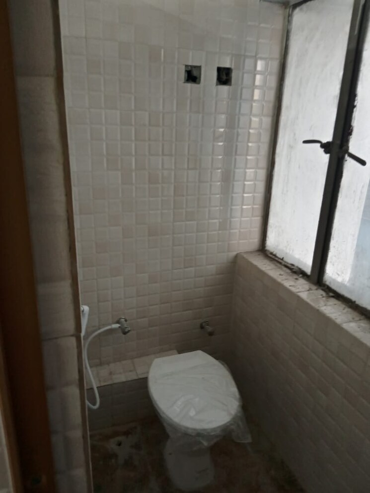 Washroom, ajc bose road Commercial Office Space 2400 Sq.Ft. In Ajc Bose Road Kolkata 8665555