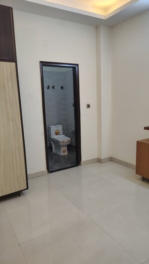 Furnished Amenities in 2.5 BHK Apartment at Ajnara Pride, Vasundhara Sector 4 – for Sale