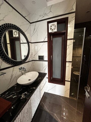 Master Bedroom in 2.5 BHK Builder Floor at DLF Cyber Park, Sector 20 – for Rent