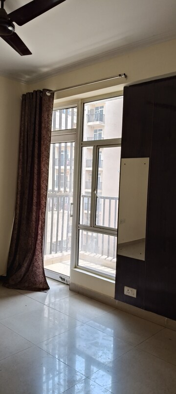 Room in 3 BHK Apartment at Gaur City 2 - Sanskriti Vihar, Sector 16c Greater Noida – for Rent