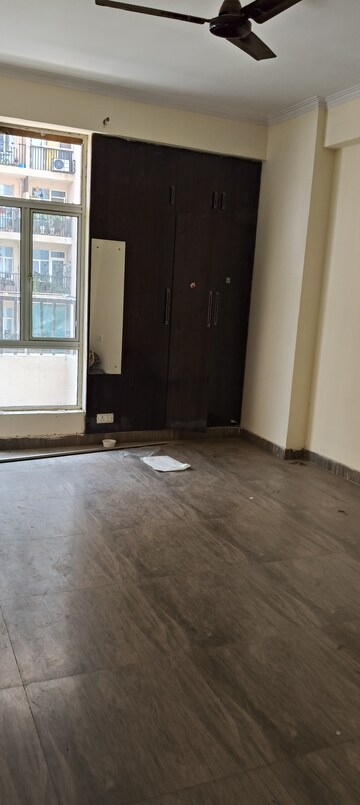 Room in 3 BHK Apartment at Gaur City 2 - Sanskriti Vihar, Sector 16c Greater Noida – for Rent