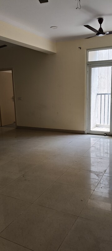 Room in 3 BHK Apartment at Gaur City 2 - Sanskriti Vihar, Sector 16c Greater Noida – for Rent
