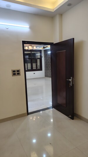 Furnished Amenities in 2.5 BHK Apartment at Ajnara Pride, Vasundhara Sector 4 – for Sale