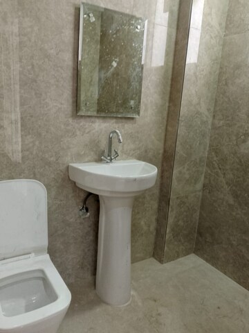 Bathroom in 1 BHK Apartment at Sushant Lok 2, Sector 57 – for Rent