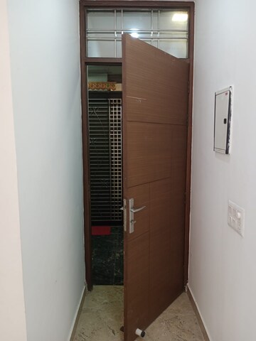 Furnished Amenities in 3 BHK Apartment at Sector 19 Dwarka – for Rent