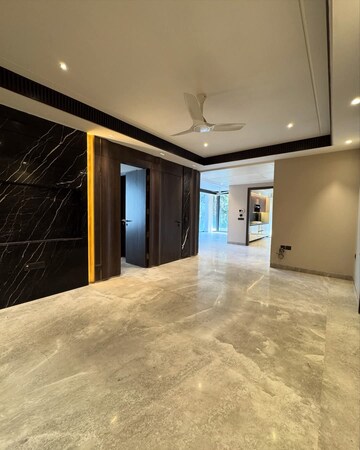 Room in 3 BHK Builder Floor at DLF Cyber Park, Sector 20 – for Rent