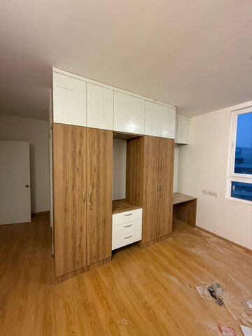 Room in 3 BHK Apartment at Mantri Lithos, Thanisandra – for Rent