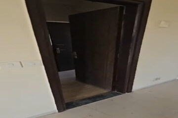 Room in 3 BHK Apartment at BPTP Parkland Pride, Sector 77 – for Sale