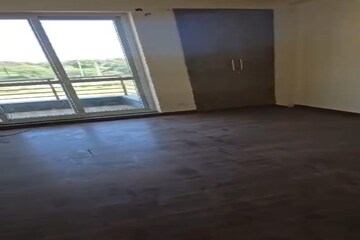 Room in 3 BHK Apartment at BPTP Parkland Pride, Sector 77 – for Sale