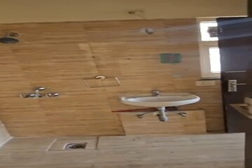 Bathroom in 3 BHK Apartment at BPTP Parkland Pride, Sector 77 – for Sale