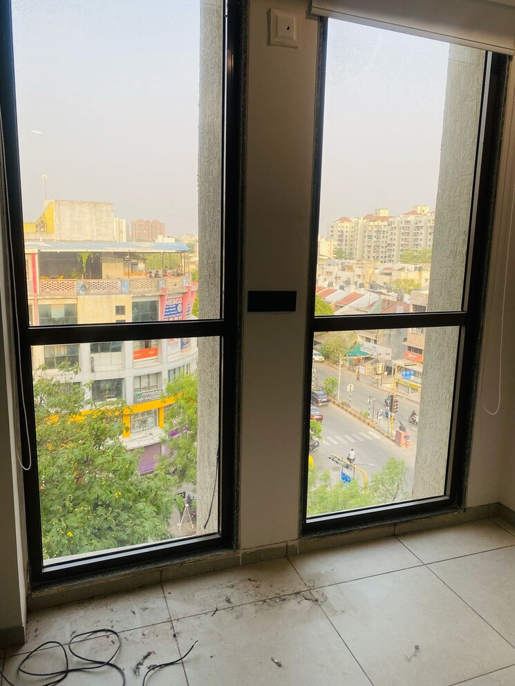 Room, memnagar Commercial Office Space 964 Sq.Ft. In Memnagar Ahmedabad 8666018