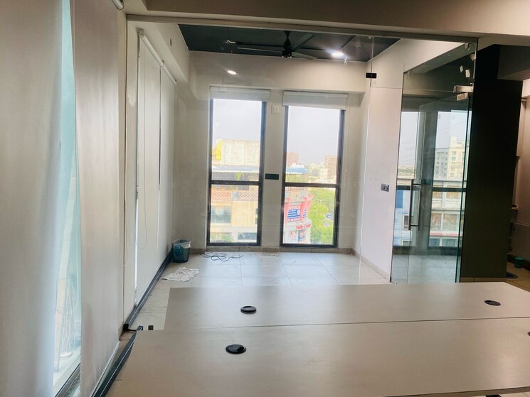 Room, memnagar Commercial Office Space 964 Sq.Ft. In Memnagar Ahmedabad 8666018
