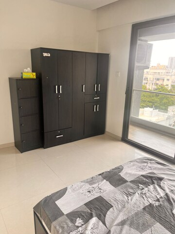 Room in 2 BHK Apartment at Sapra Power Boulevard, Mundhwa – for Rent