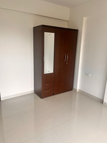 Room in 2 BHK Apartment at Sapra Power Boulevard, Mundhwa – for Rent