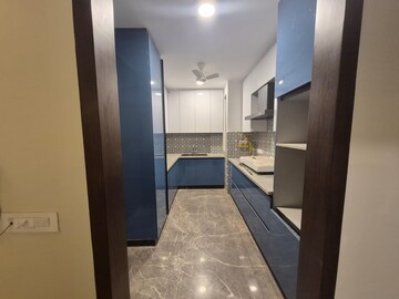 Building Lobby in 3 BHK Builder Floor at South Extension ii – for Rent