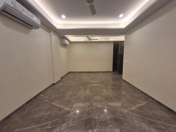 Room in 3 BHK Builder Floor at South Extension ii – for Rent