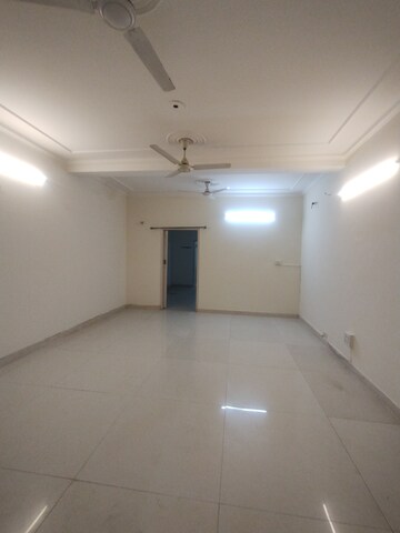 Building Lobby in 1 BHK Builder Floor at Ansal Sushant Lok I, Sector 43 – for Rent
