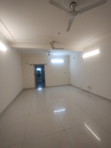 Building Lobby in 1 BHK Builder Floor at Ansal Sushant Lok I, Sector 43 – for Rent
