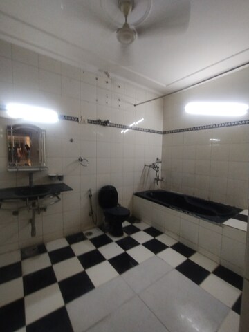 Building Lobby in 1 BHK Independent House at Ansal Sushant Lok I, Sector 43 – for Rent