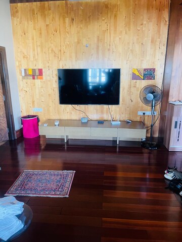 Furnished Amenities in 4 BHK Penthouse at Cooke Town – for Sale