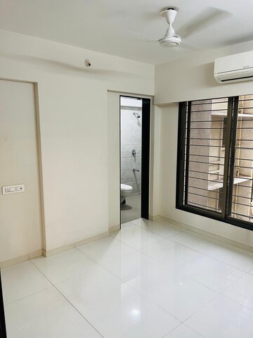 Room in 2 BHK Apartment at Shree Krishna Eastern Winds, Kurla East – for Rent